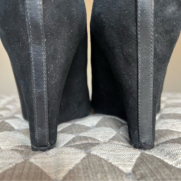 BCBGMAXAZRIA Black Suede Wedge Heeled Slip On Ankle Boots Booties Women's 9.5 - Picture 10 of 16